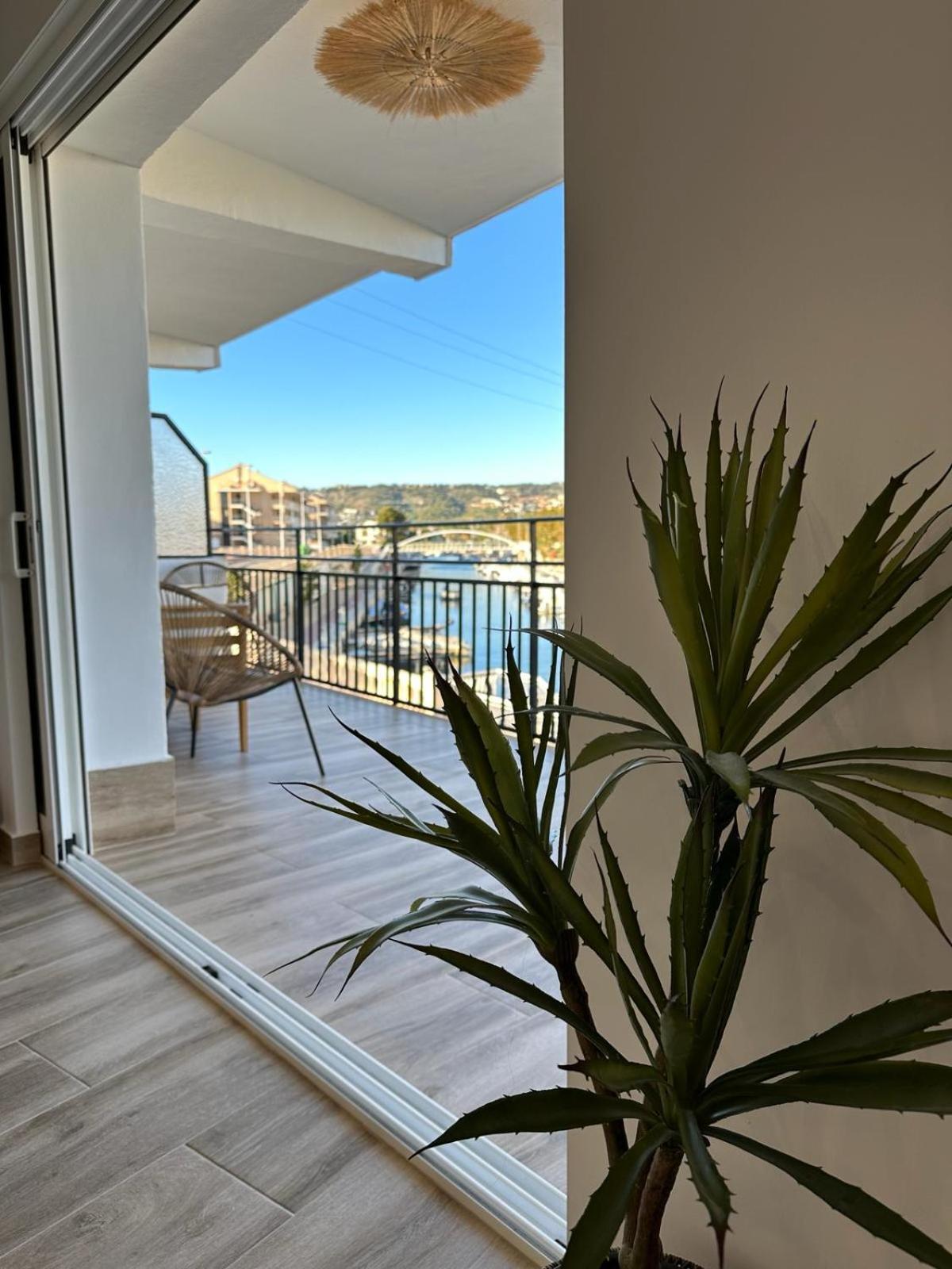 Waterfront 3 Bed Apartment, 90m From The Appartement