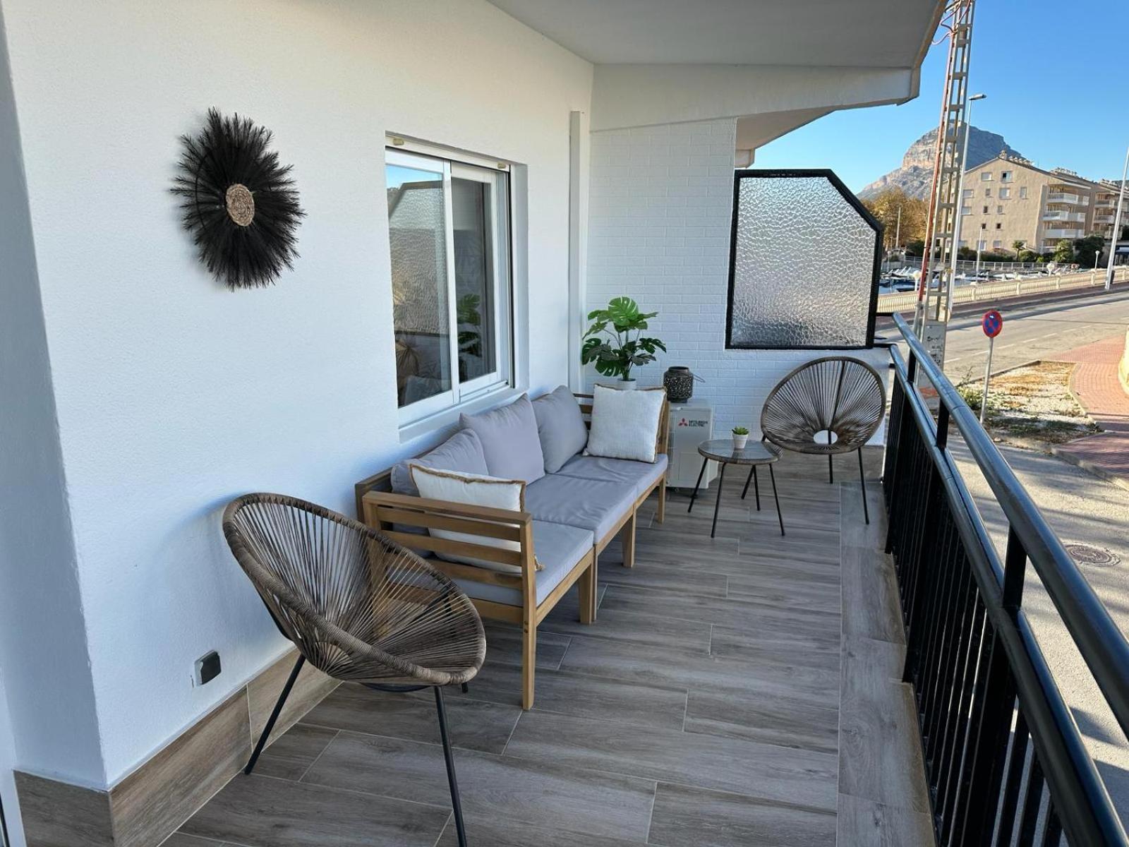 Waterfront 3 Bed Apartment, 90m From The * Platja de Larenal