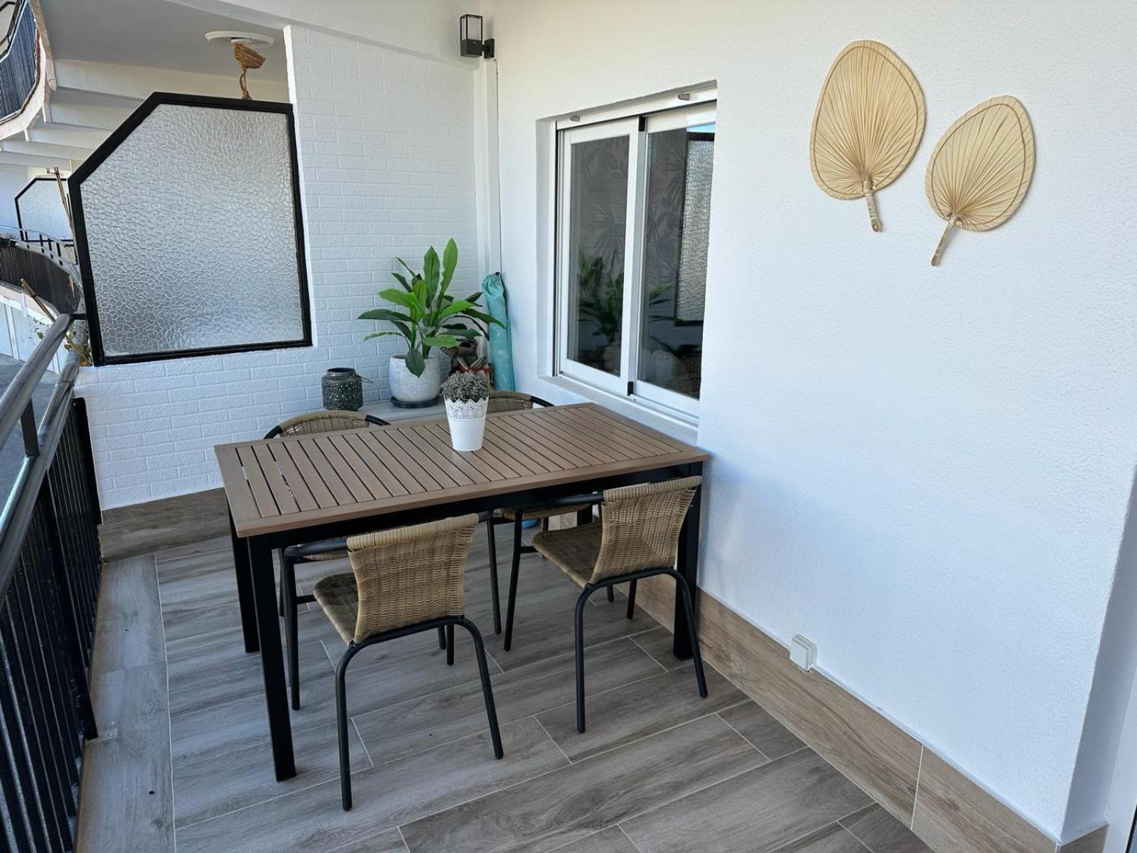 Waterfront 3 Bed Apartment, 90m From The