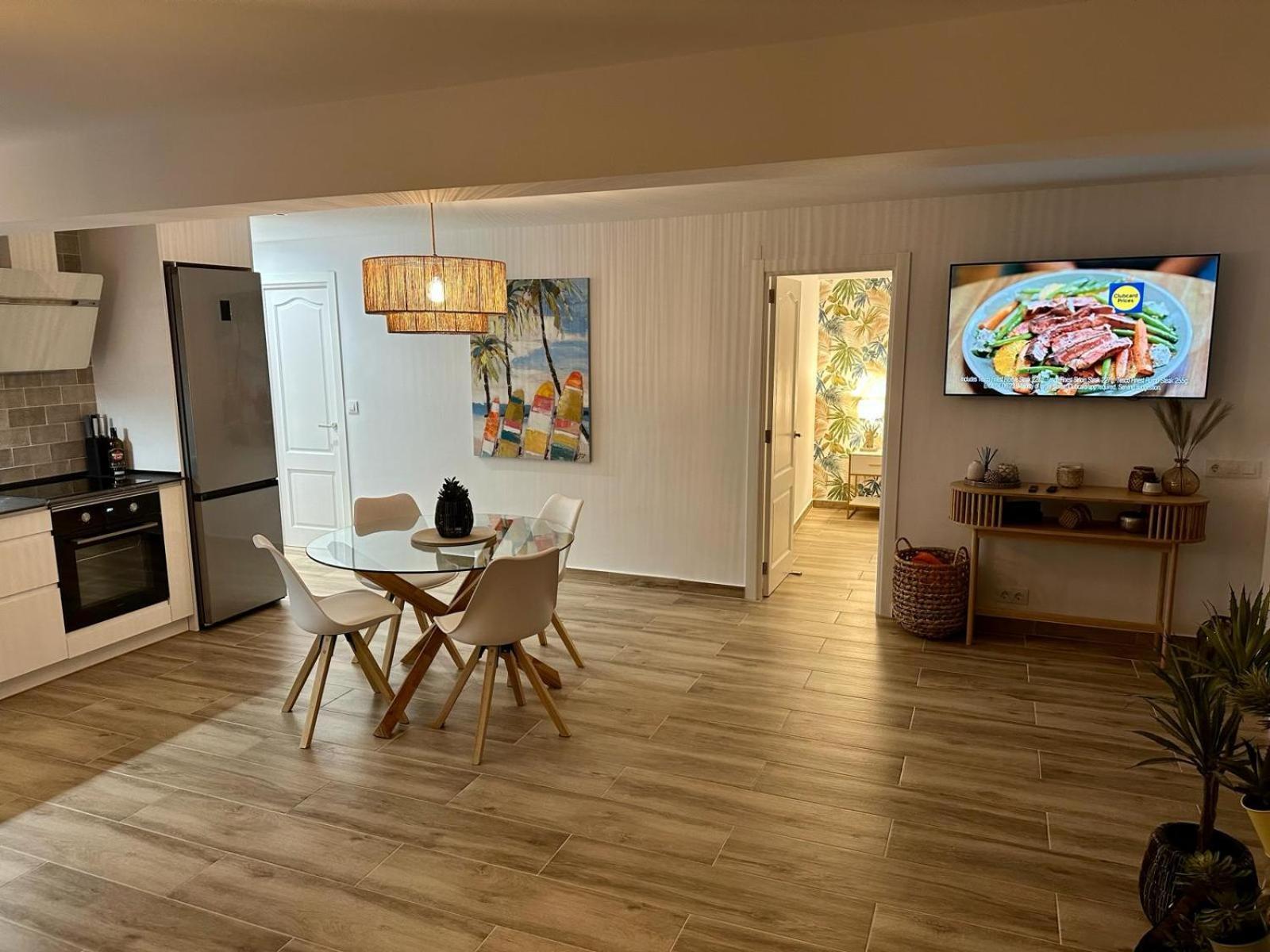 Waterfront 3 Bed Apartment, 90m From The Apartment *