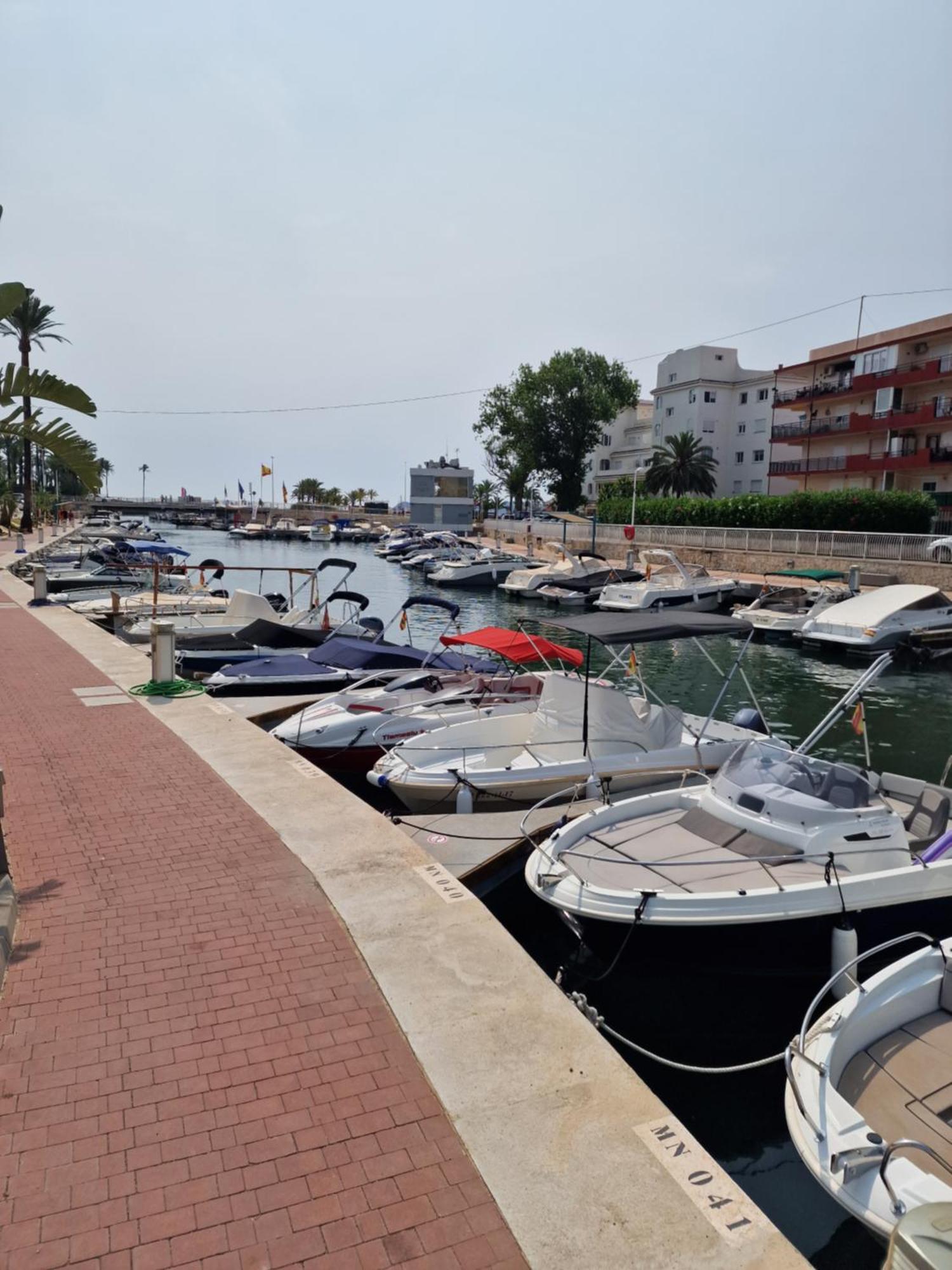 Waterfront 3 Bed Apartment, 90m From The Apartment *