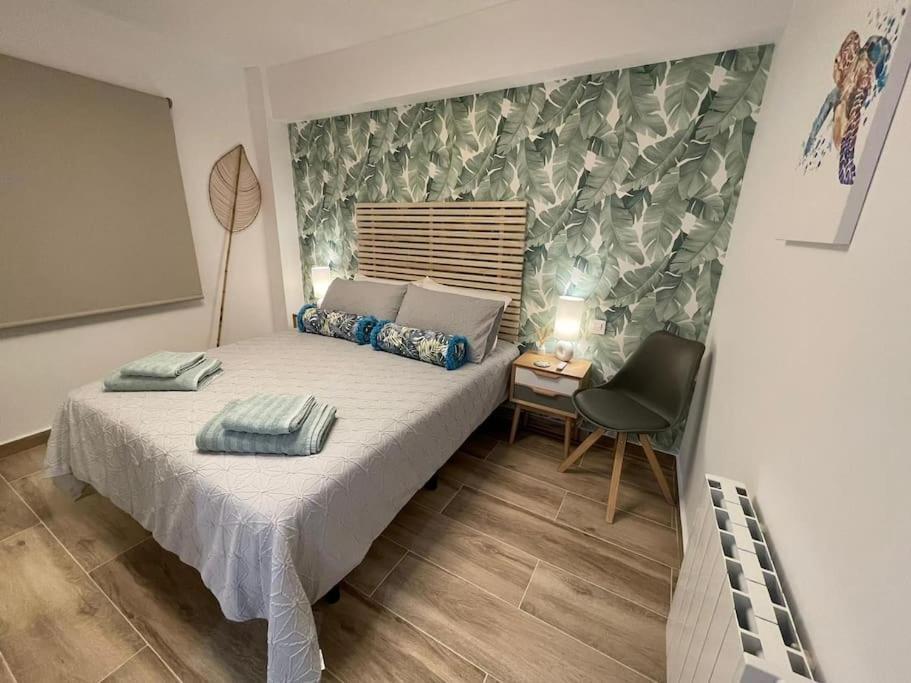 Waterfront 3 Bed Apartment, 90m From The *
