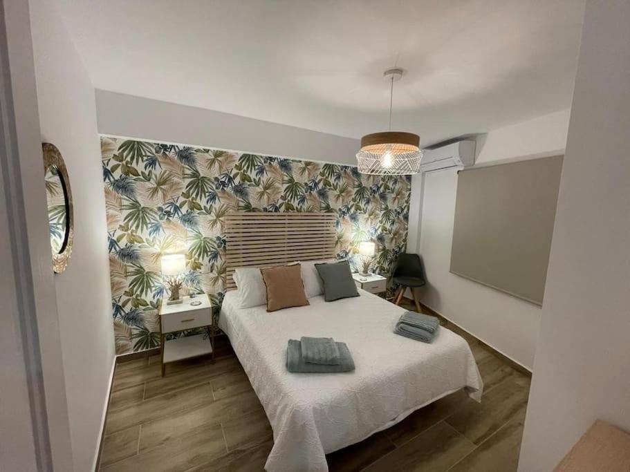 Waterfront 3 Bed Apartment, 90m From The Apartment Platja de Larenal