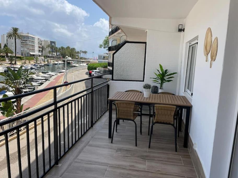 Waterfront 3 Bed Apartment, 90m From The Appartement *
